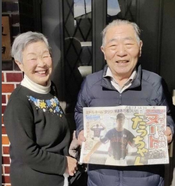 ヌートバー選手の日本のおじいちゃん・おばあちゃんの写真